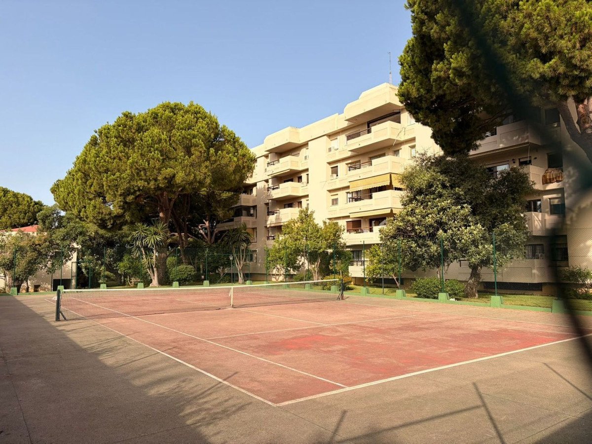 2 Bed Middle Floor Apartment in Marbella