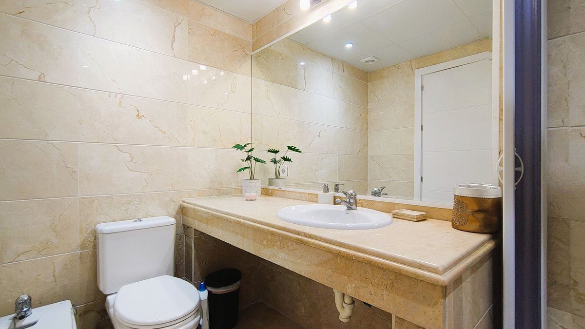 2 Bed Middle Floor Apartment in Nueva Andalucía