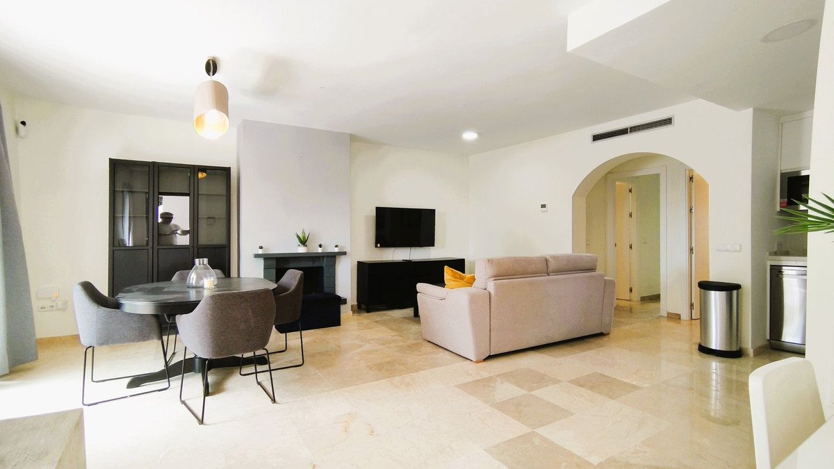 2 Bed Middle Floor Apartment in Nueva Andalucía