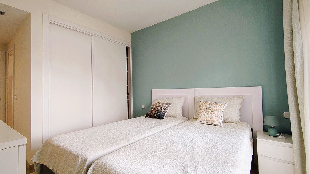2 Bed Middle Floor Apartment in Nueva Andalucía