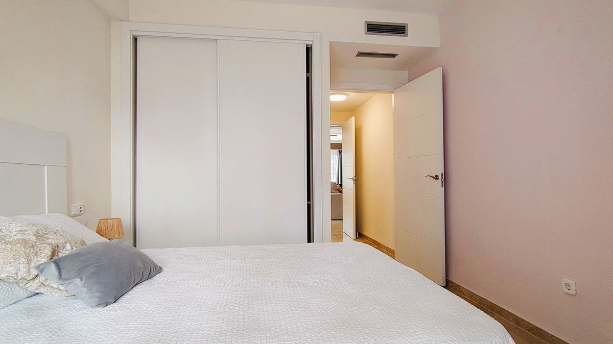 2 Bed Middle Floor Apartment in Nueva Andalucía