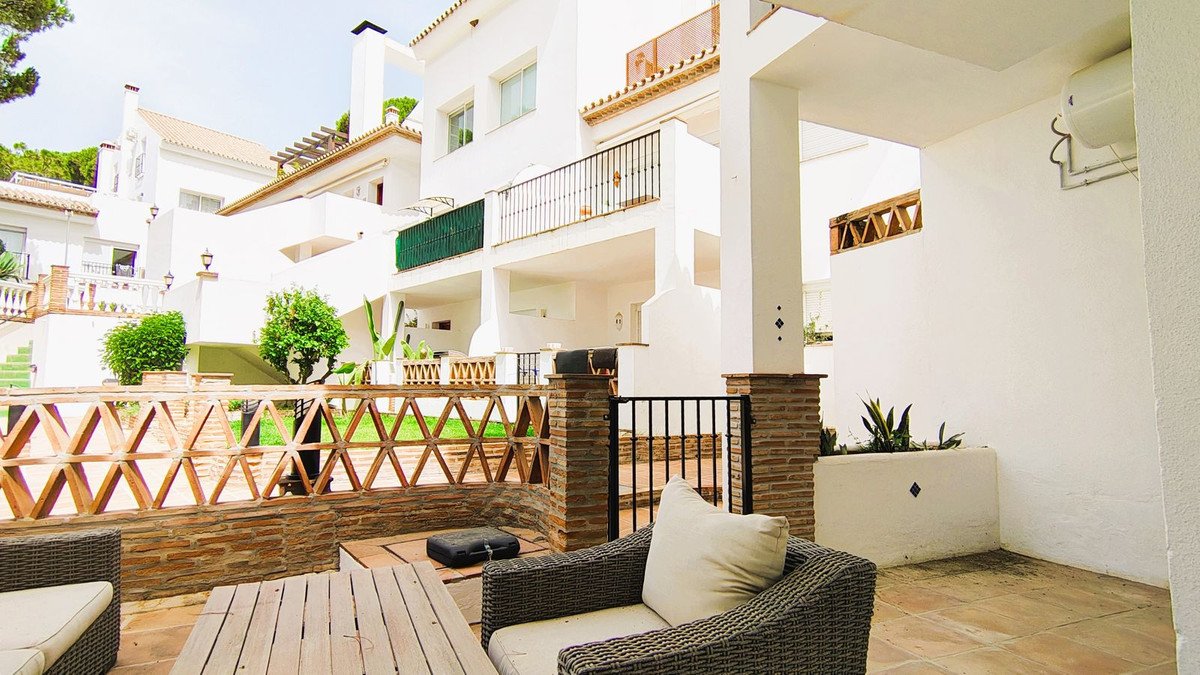 2 Bed Middle Floor Apartment in Nueva Andalucía