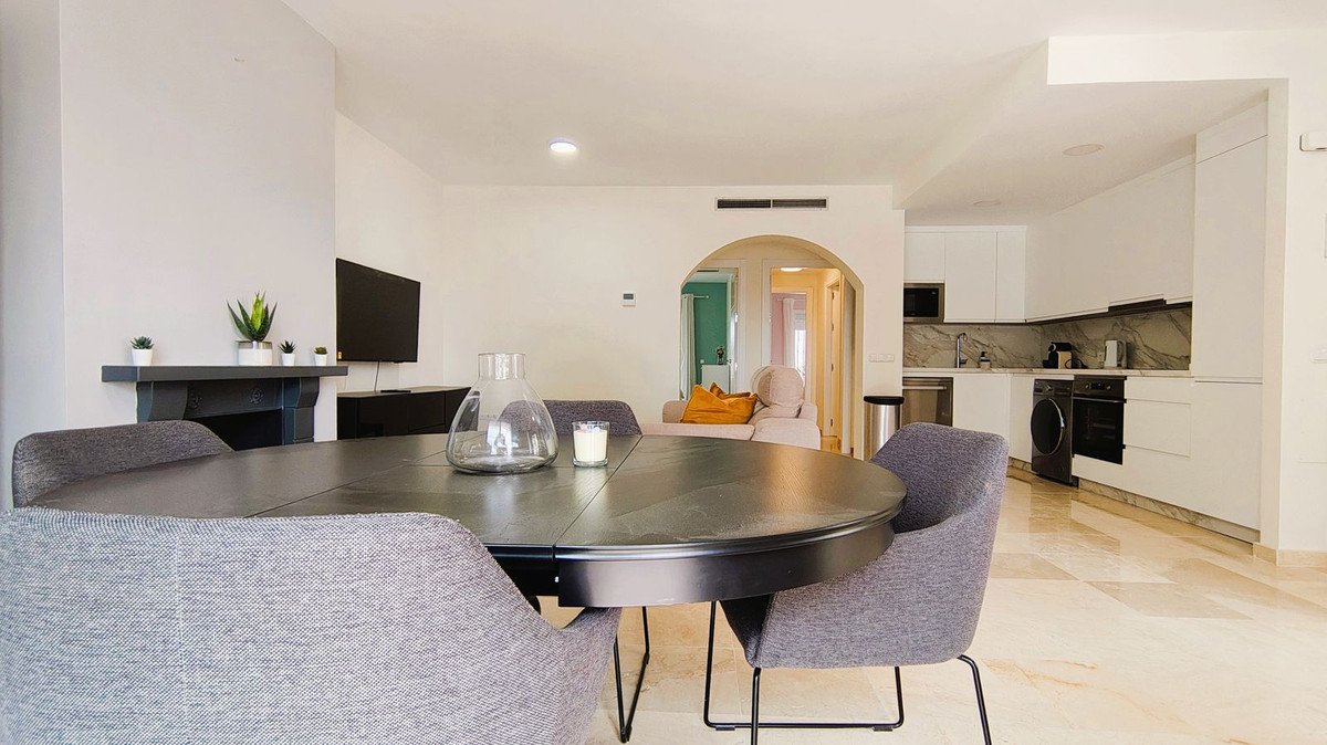 2 Bed Middle Floor Apartment in Nueva Andalucía