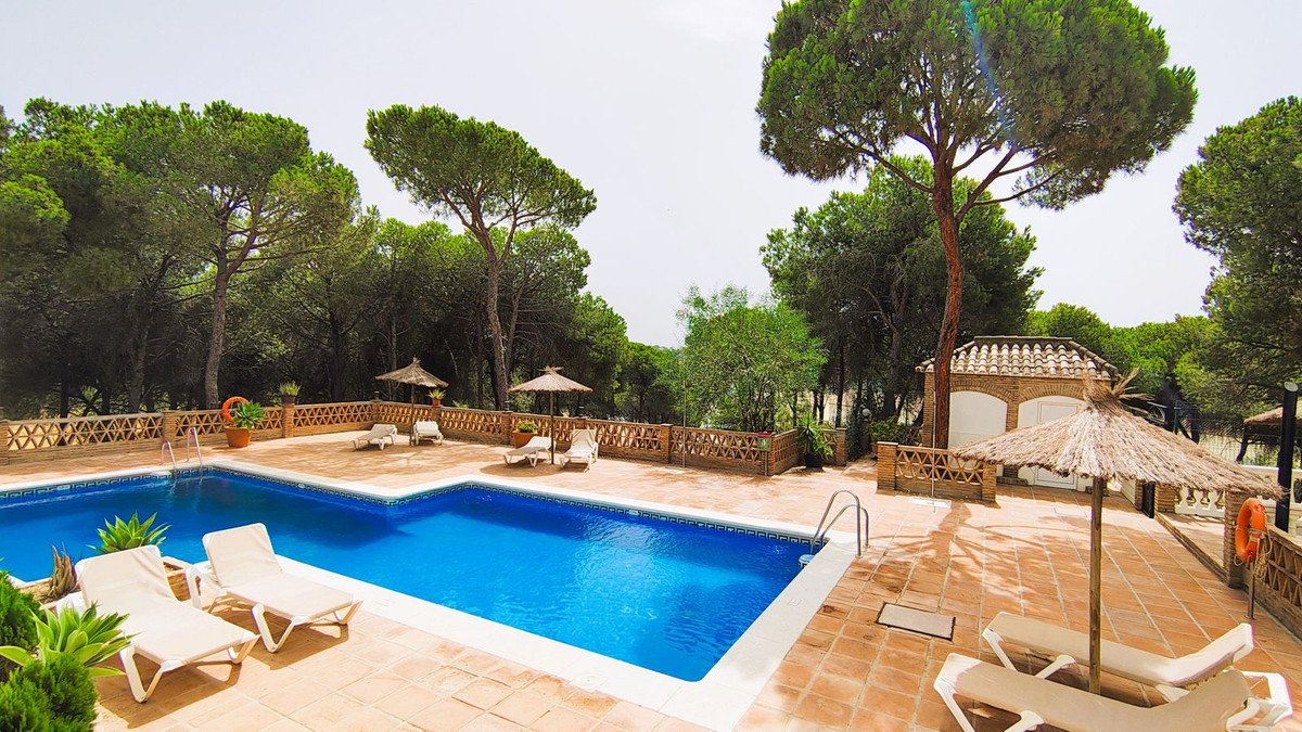 2 Bed Middle Floor Apartment in Nueva Andalucía