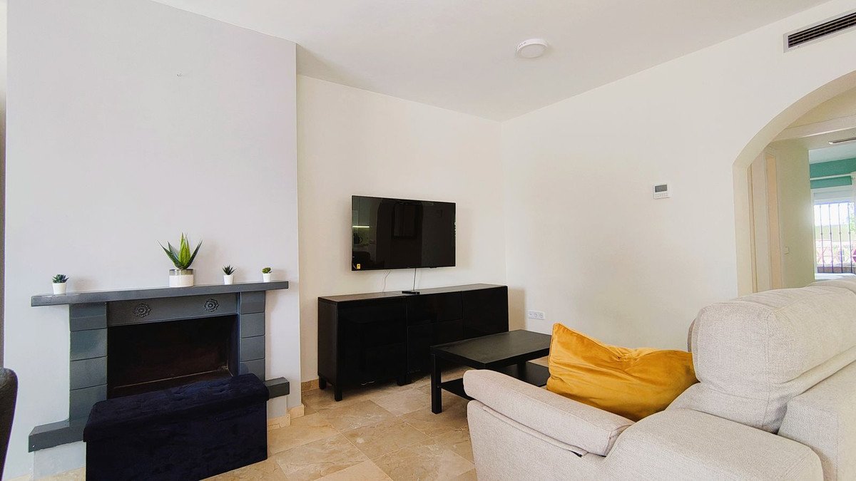 2 Bed Middle Floor Apartment in Nueva Andalucía