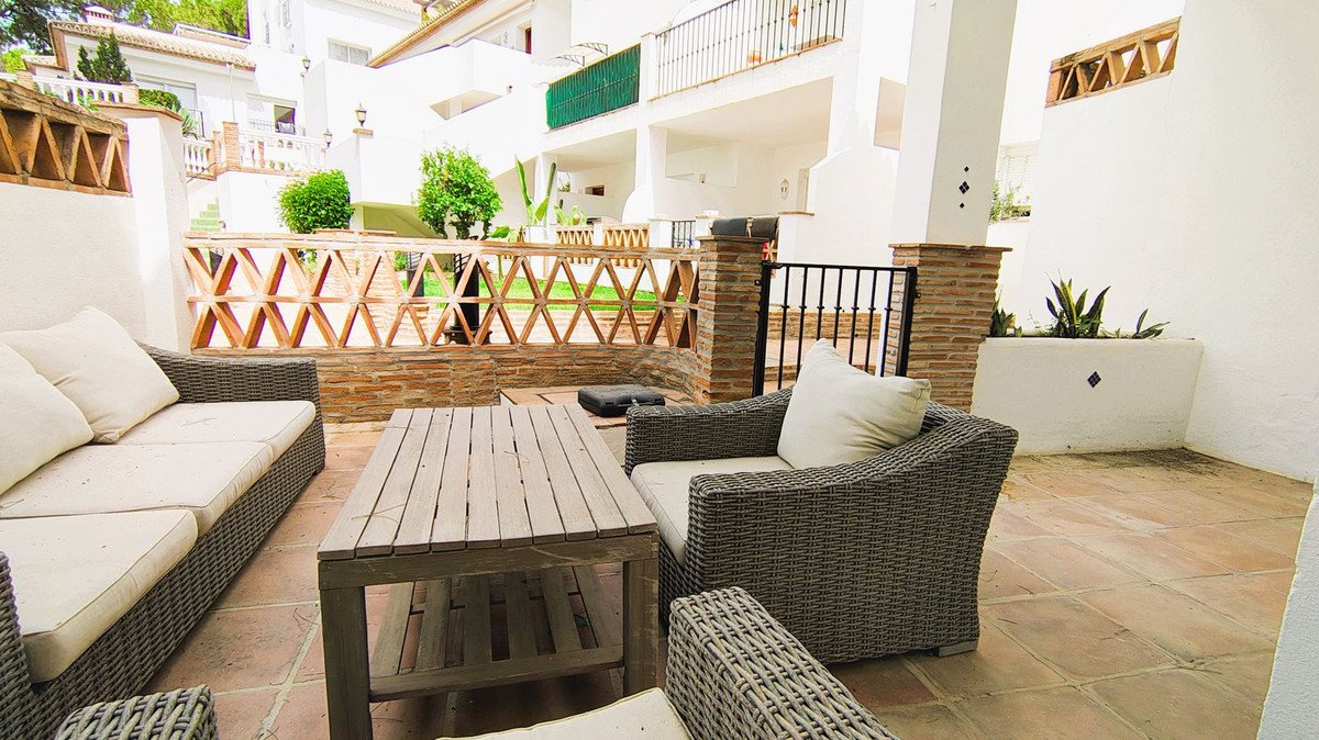 2 Bed Middle Floor Apartment in Nueva Andalucía