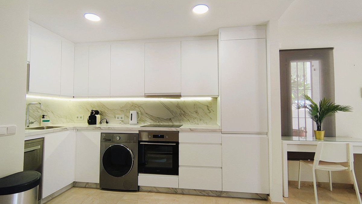 2 Bed Middle Floor Apartment in Nueva Andalucía