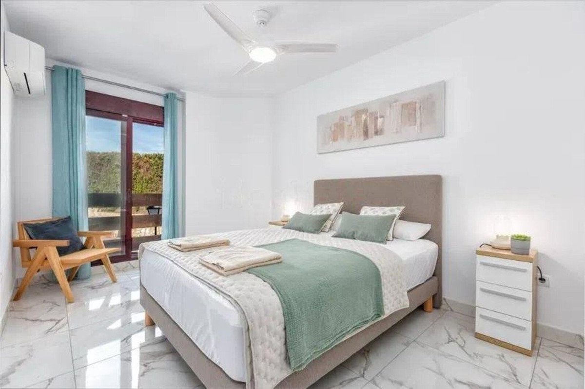 3 Bed Middle Floor Apartment in Nueva Andalucía