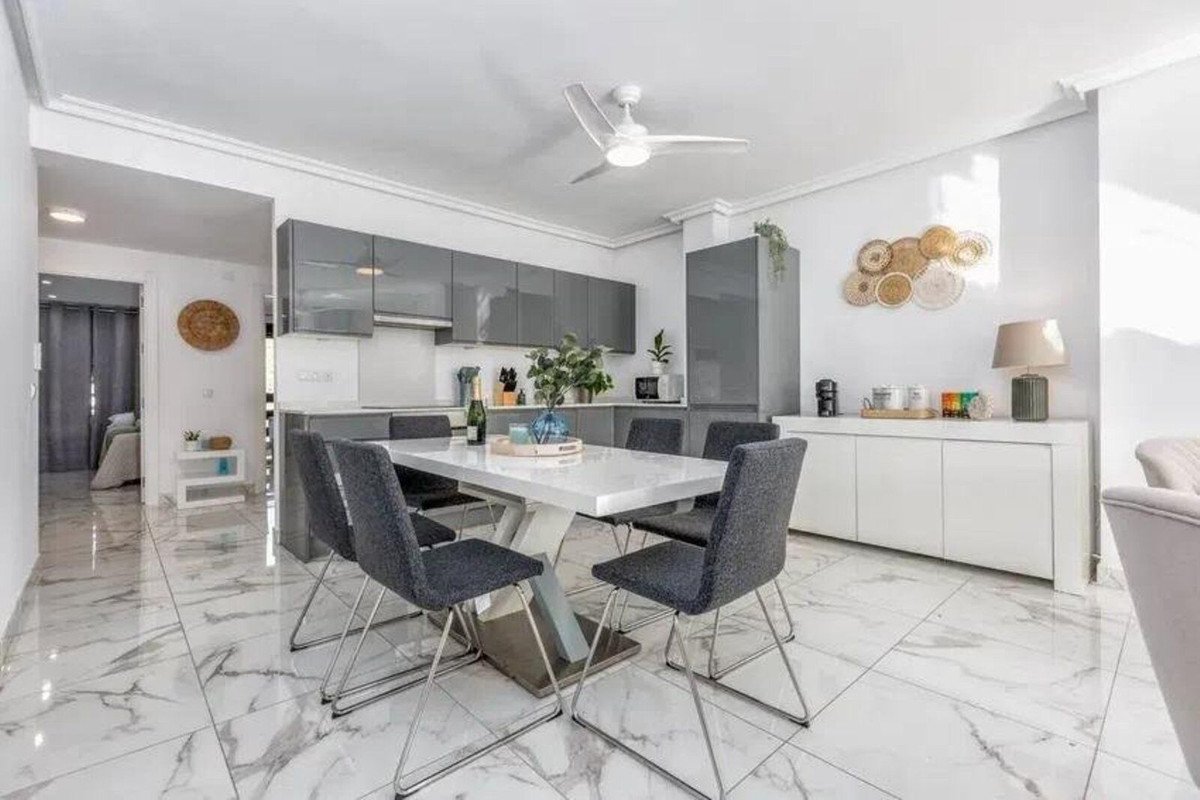 3 Bed Middle Floor Apartment in Nueva Andalucía