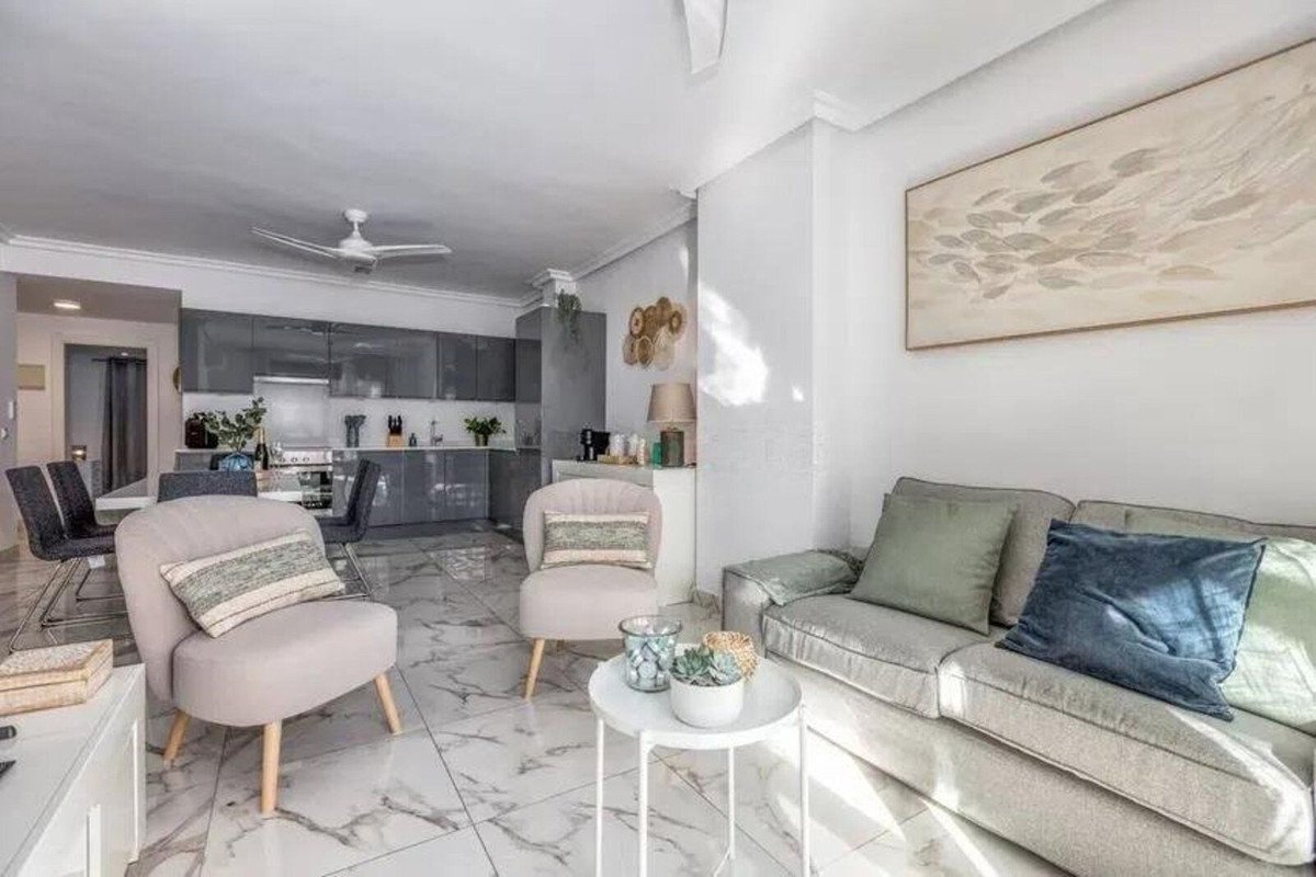3 Bed Middle Floor Apartment in Nueva Andalucía