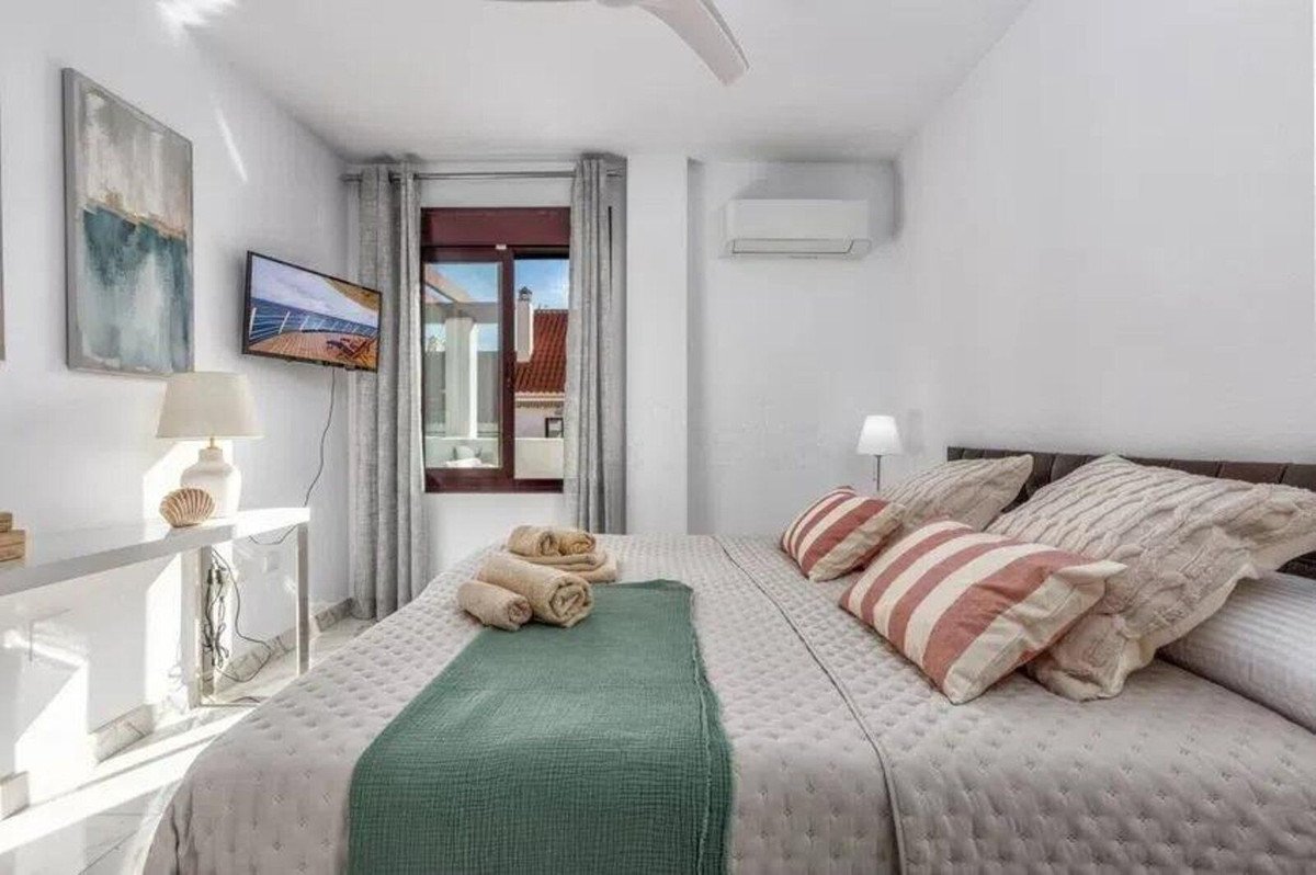 3 Bed Middle Floor Apartment in Nueva Andalucía