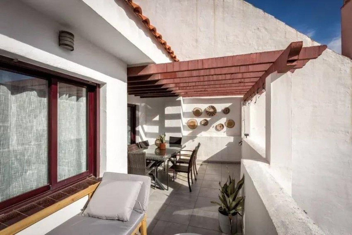 3 Bed Middle Floor Apartment in Nueva Andalucía