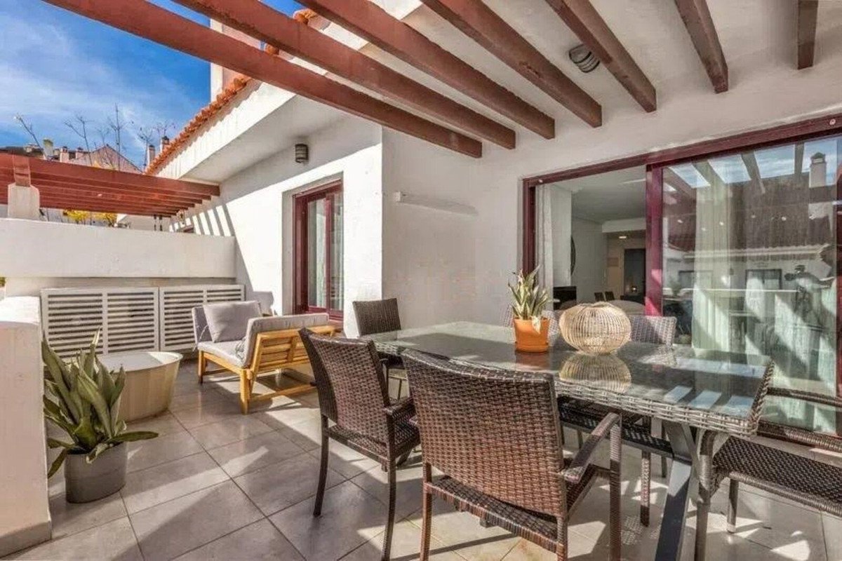 3 Bed Middle Floor Apartment in Nueva Andalucía