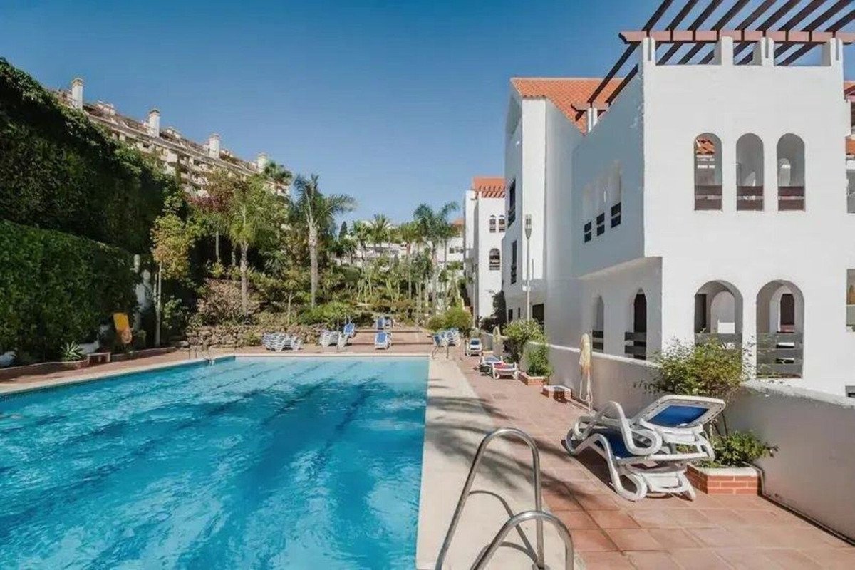 3 Bed Middle Floor Apartment in Nueva Andalucía