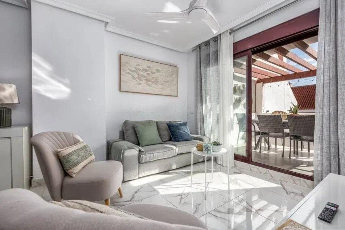 3 Bed Middle Floor Apartment in Nueva Andalucía