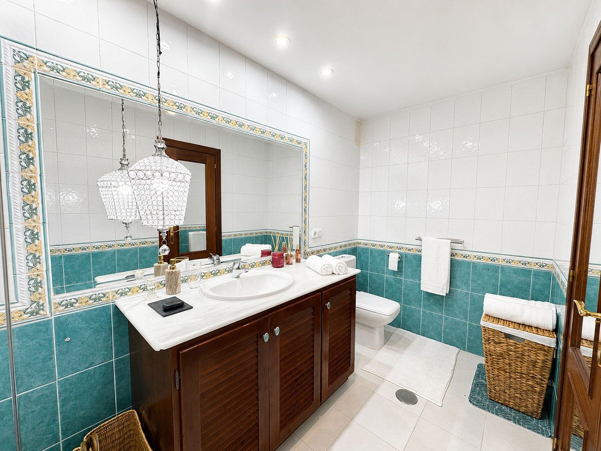 2 Bed Middle Floor Apartment in El Chaparral