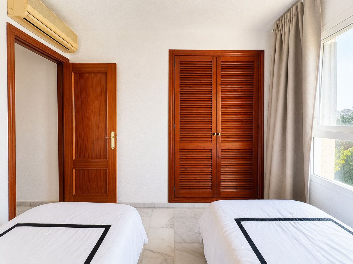 2 Bed Middle Floor Apartment in El Chaparral