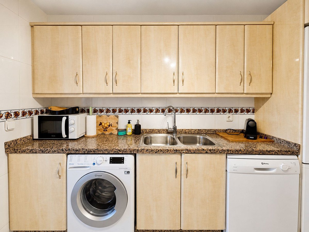 2 Bed Middle Floor Apartment in El Chaparral