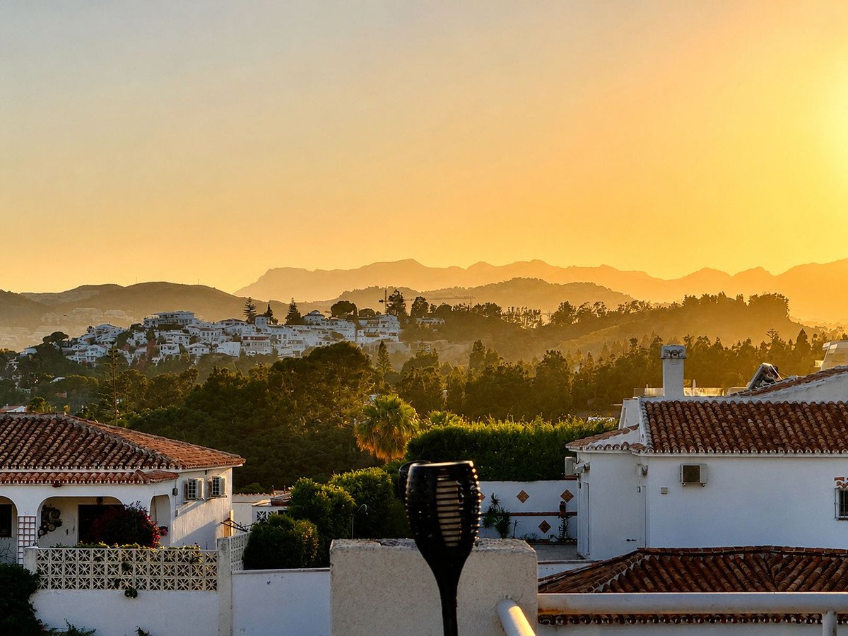 2 Bed Middle Floor Apartment in El Chaparral