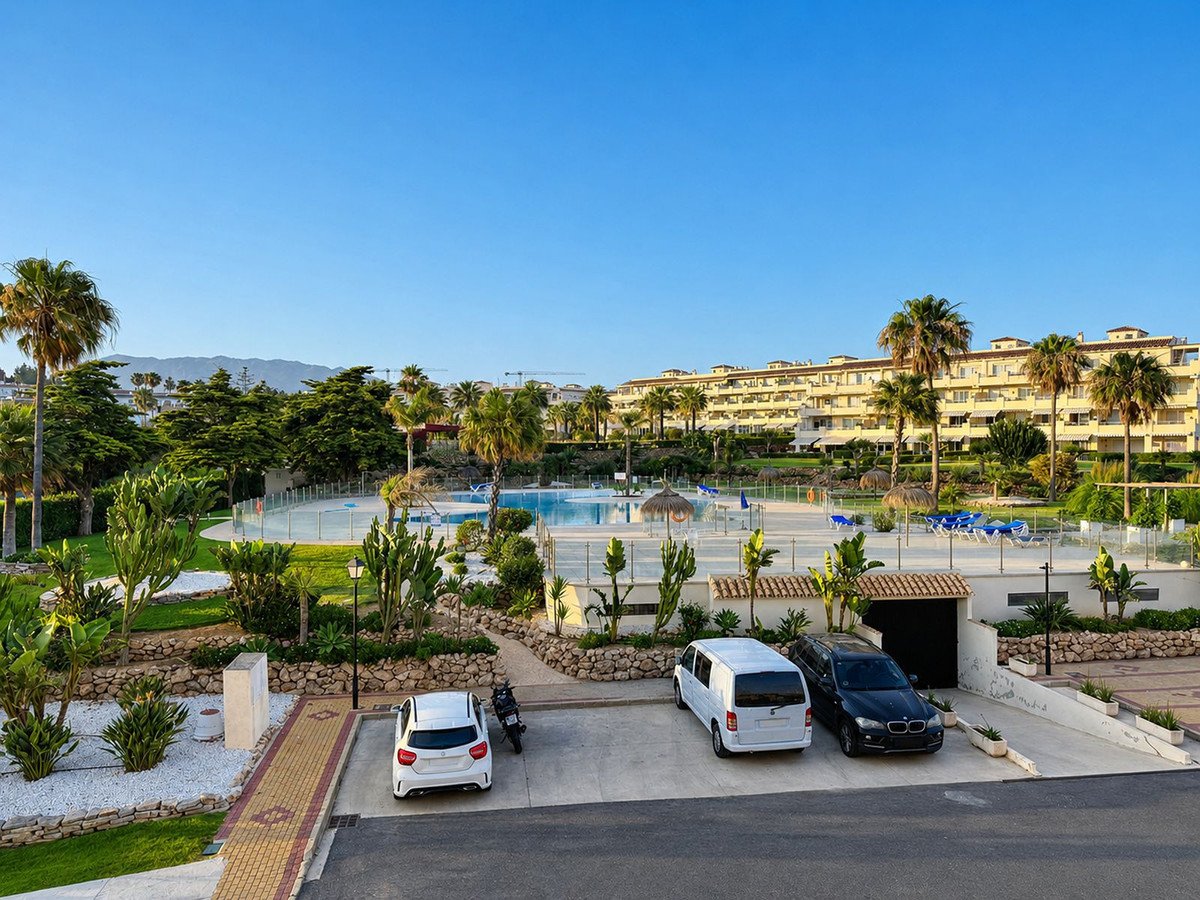 2 Bed Middle Floor Apartment in El Chaparral