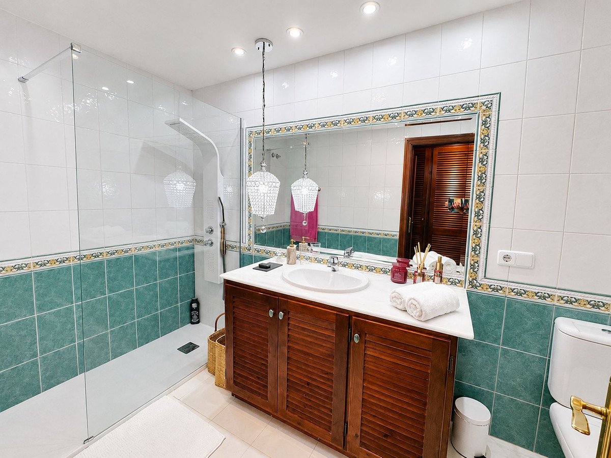 2 Bed Middle Floor Apartment in El Chaparral