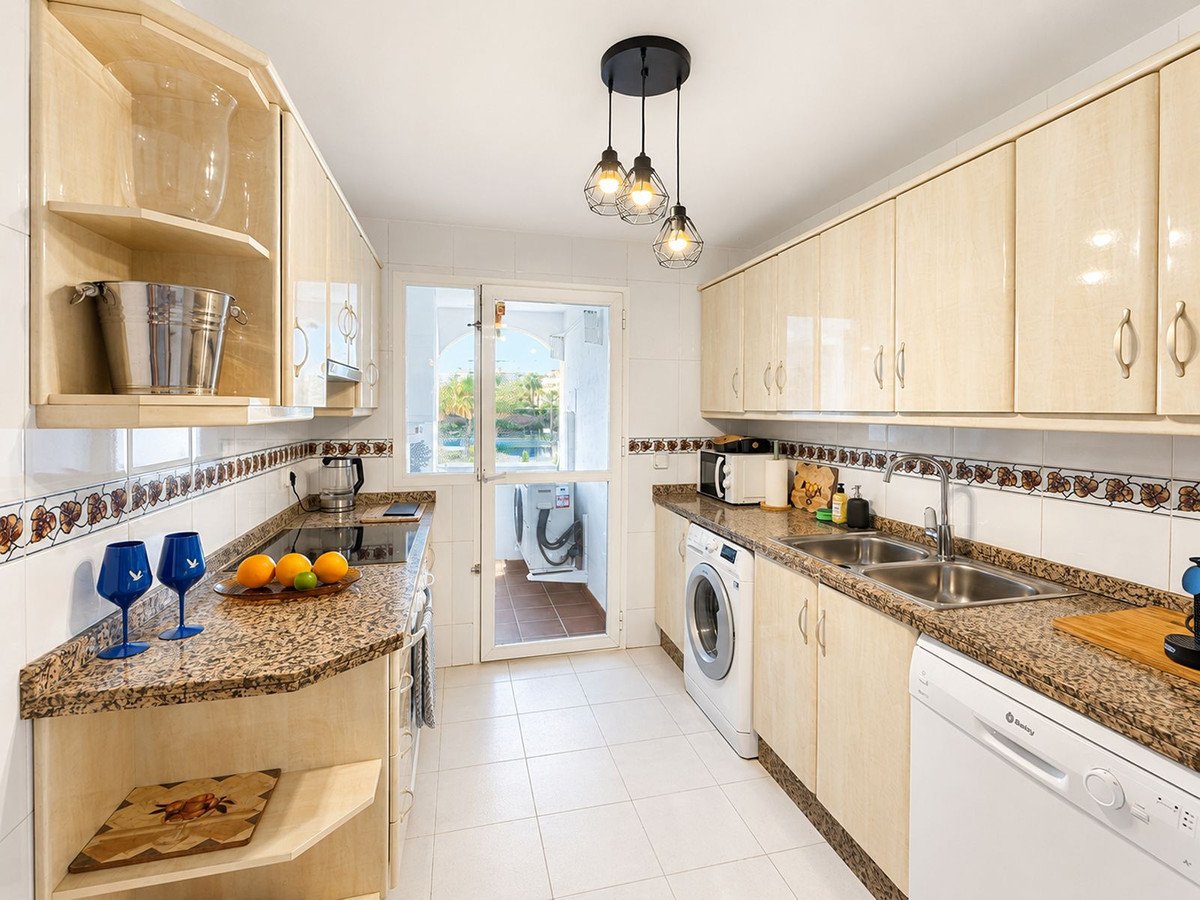 2 Bed Middle Floor Apartment in El Chaparral