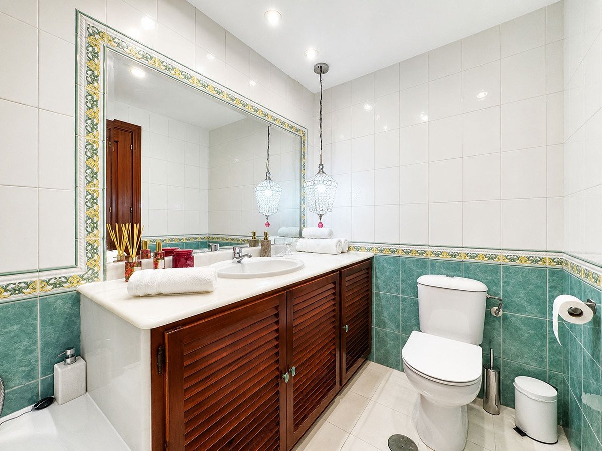 2 Bed Middle Floor Apartment in El Chaparral