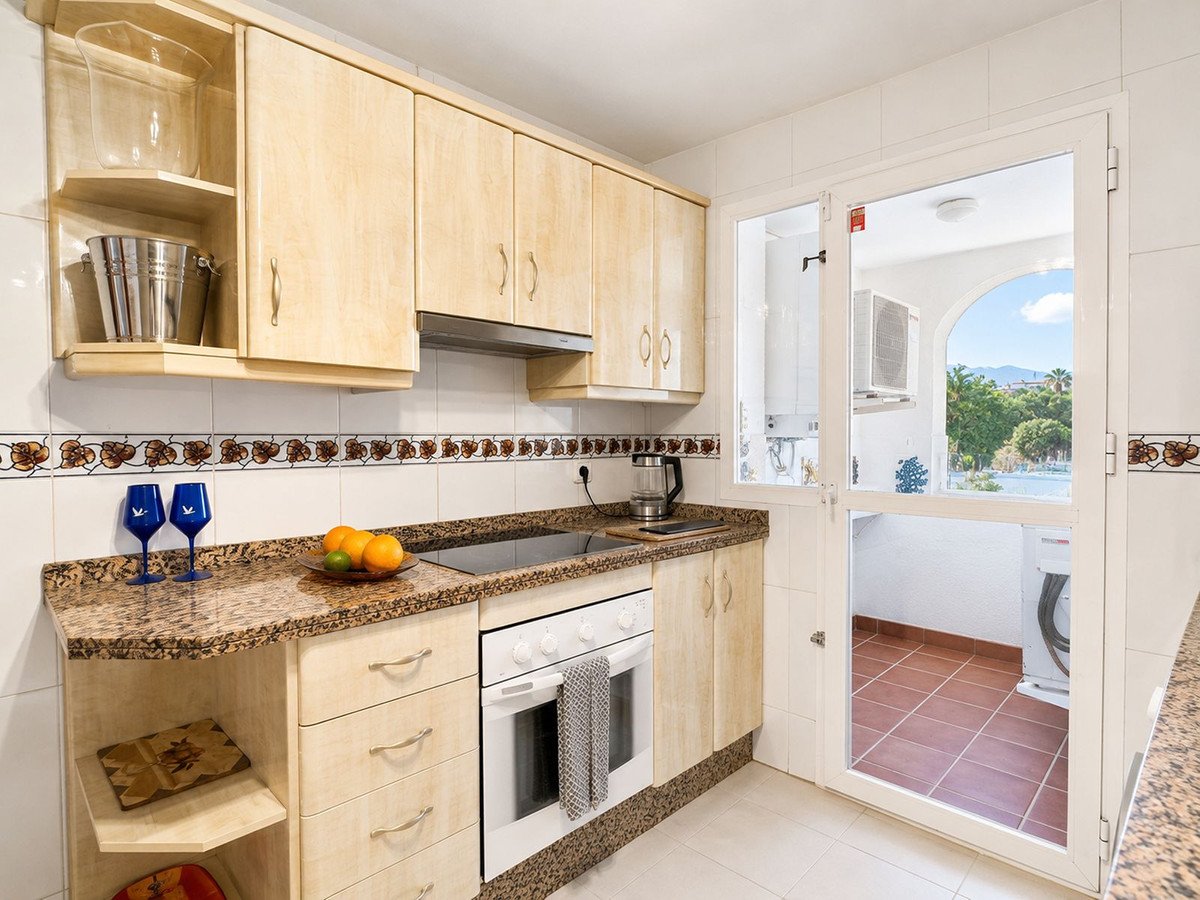 2 Bed Middle Floor Apartment in El Chaparral