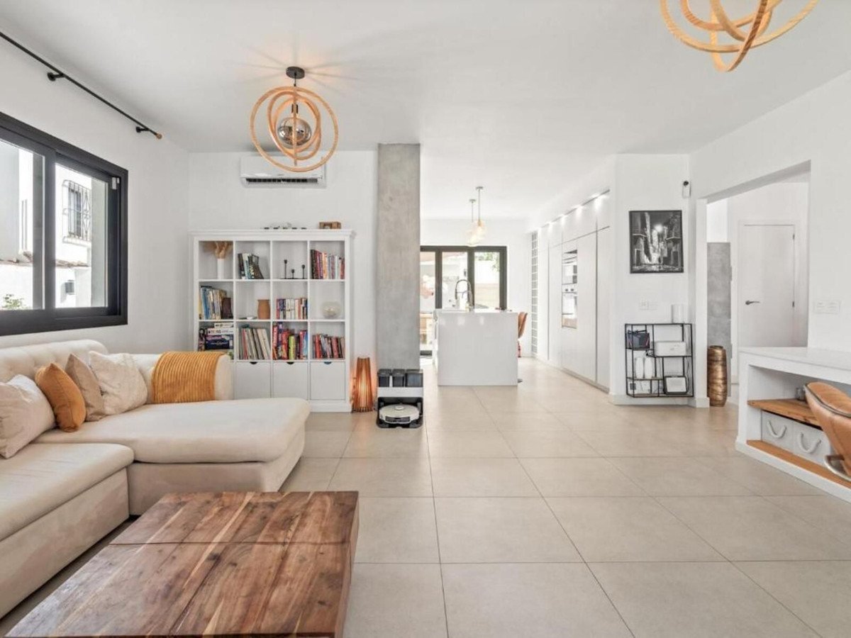 6 Bed Detached Villa in Marbella