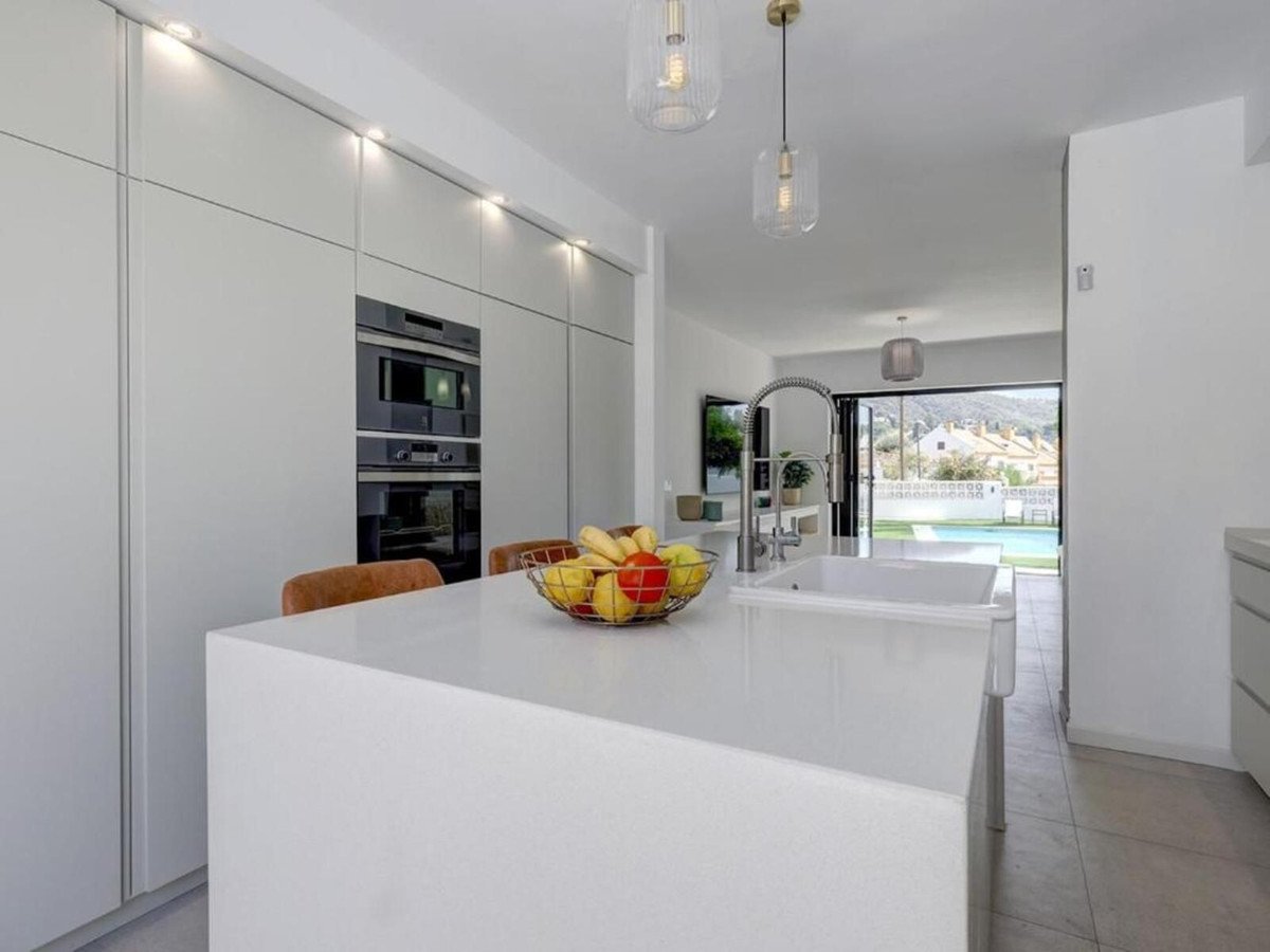 6 Bed Detached Villa in Marbella
