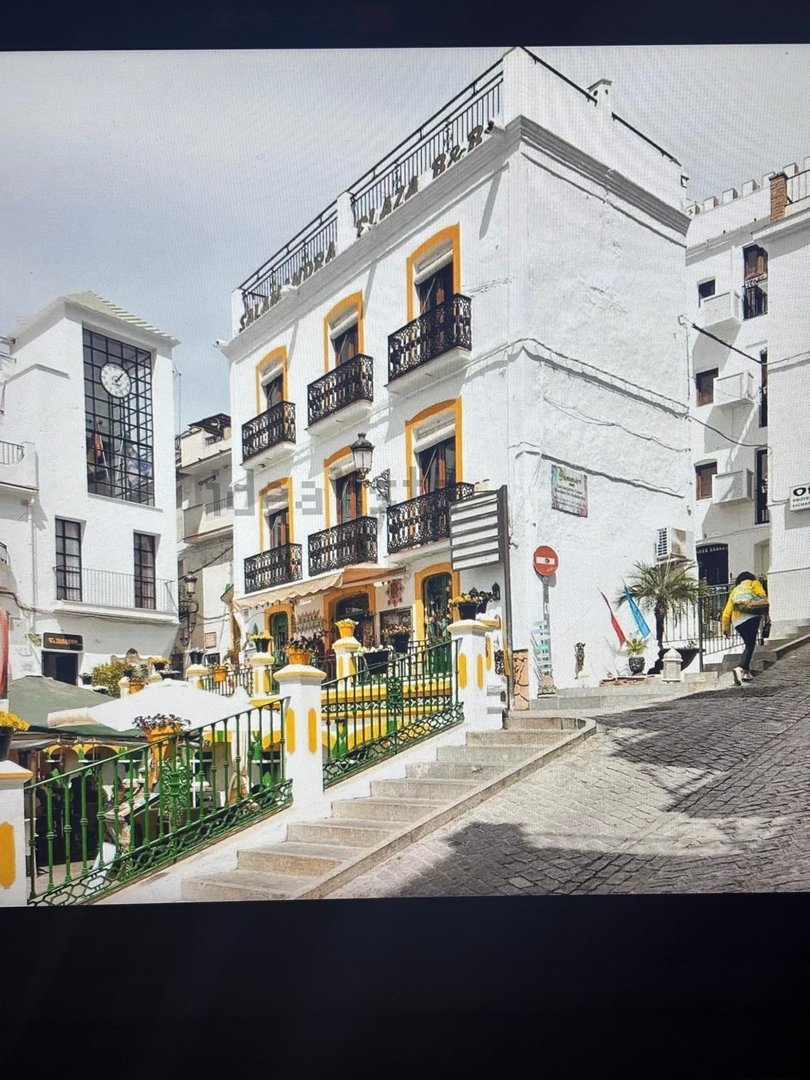 5 Bed Semi-Detached House in Cómpeta