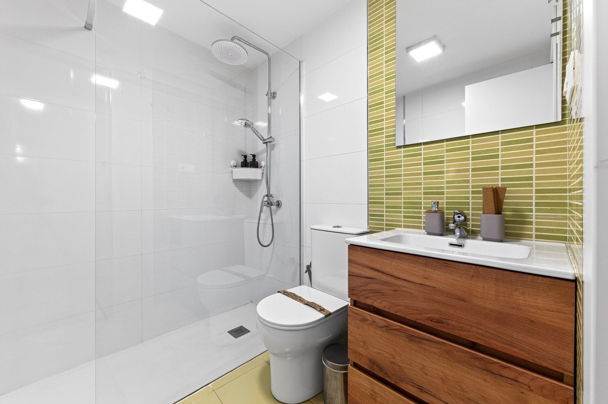 1 Bed Middle Floor Apartment in Pedregalejo