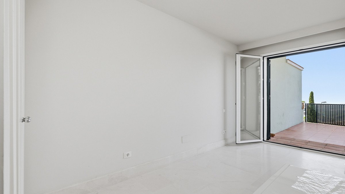 3 Bed Middle Floor Apartment in Doña Julia