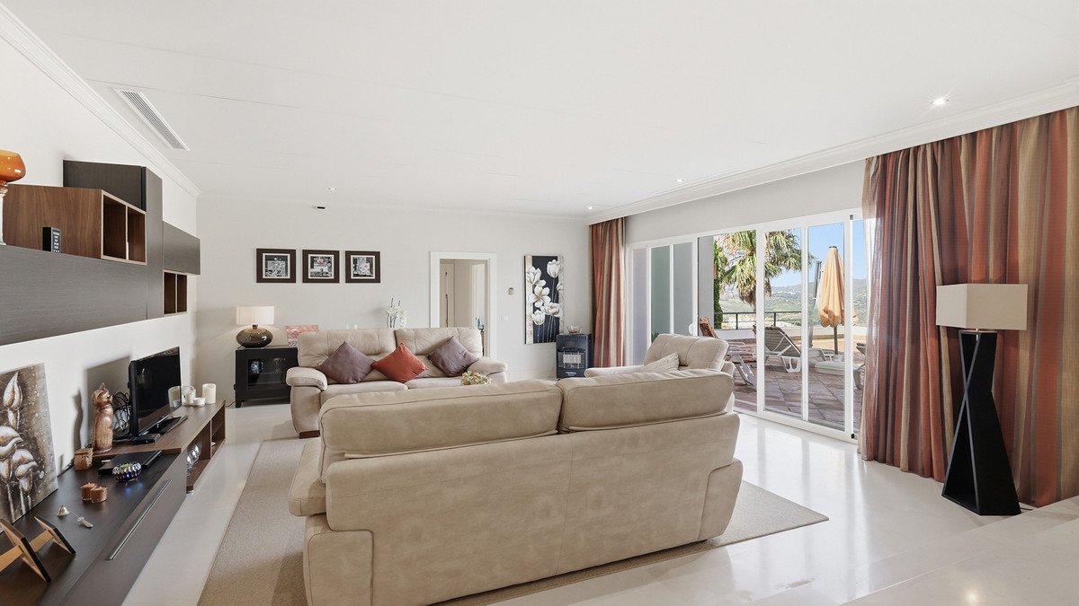 3 Bed Middle Floor Apartment in Doña Julia