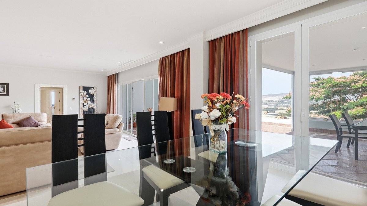 3 Bed Middle Floor Apartment in Doña Julia