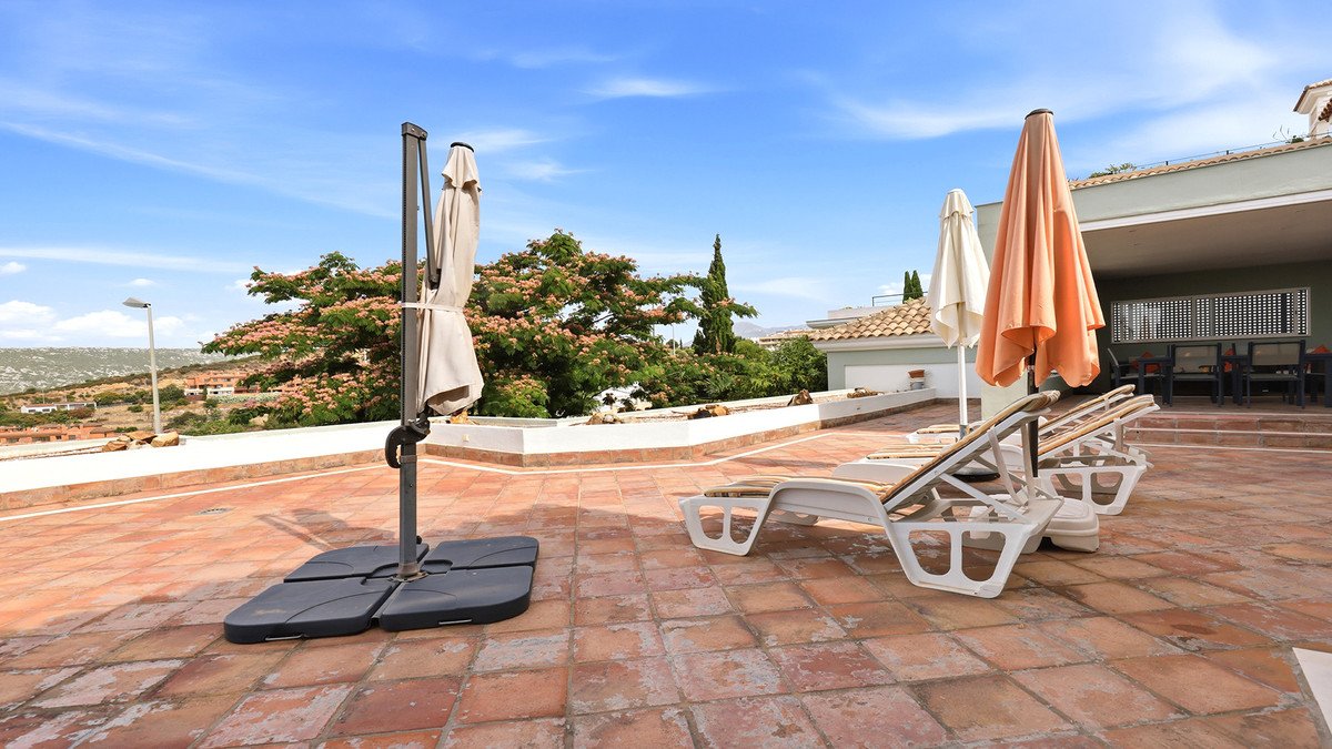 3 Bed Middle Floor Apartment in Doña Julia
