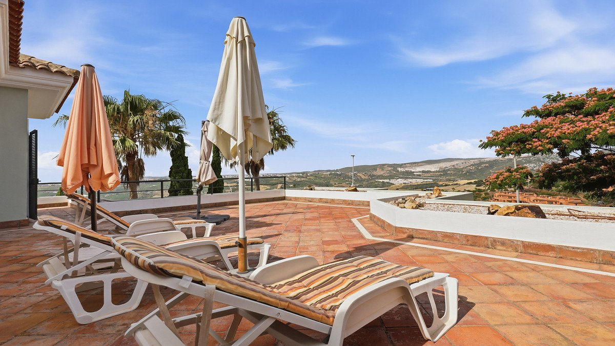 3 Bed Middle Floor Apartment in Doña Julia