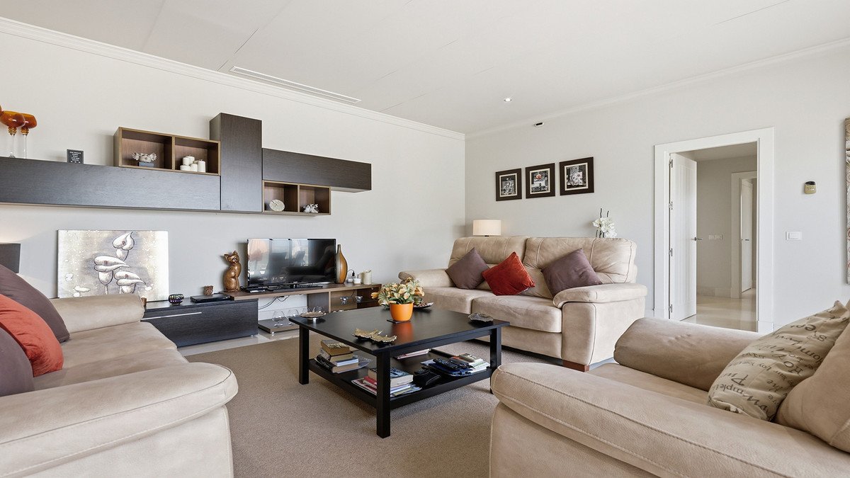 3 Bed Middle Floor Apartment in Doña Julia