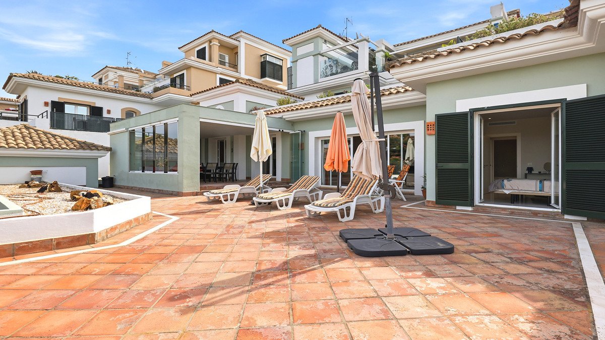 3 Bed Middle Floor Apartment in Doña Julia