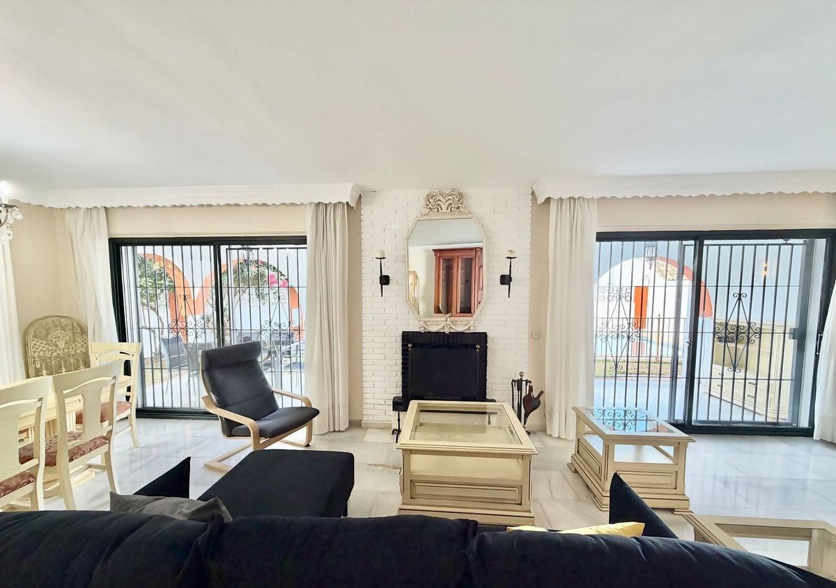 4 Bed Detached Villa in Las Brisas