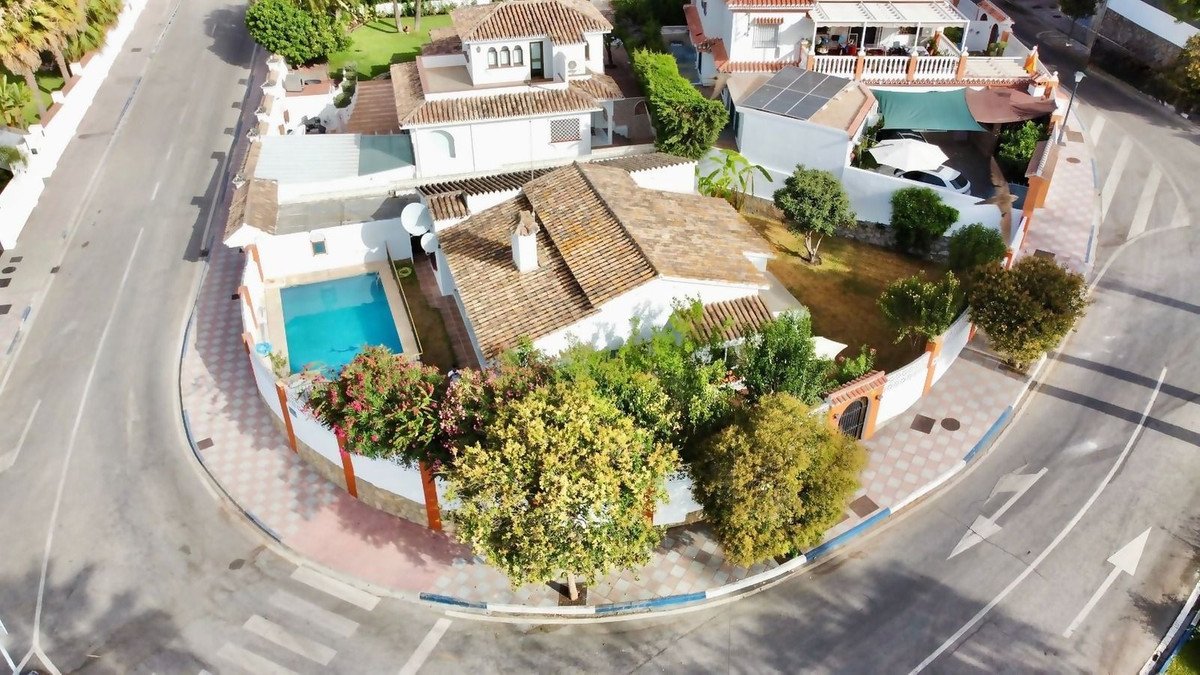 4 Bed Detached Villa in Las Brisas