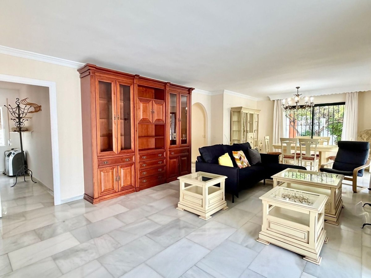 4 Bed Detached Villa in Las Brisas
