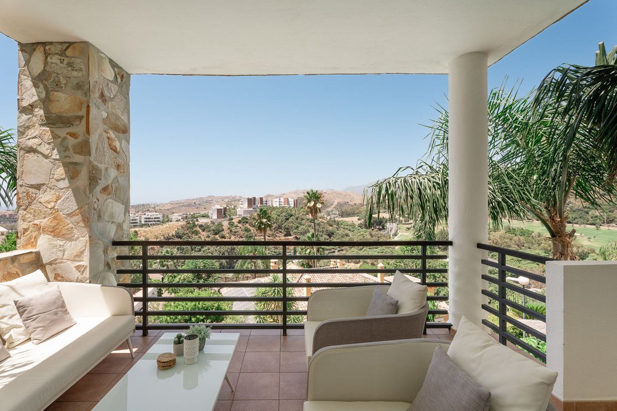 2 Bed Middle Floor Apartment in Los Almendros