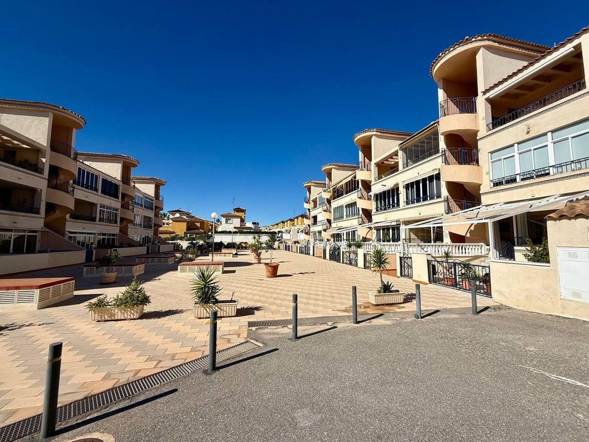2 Bed Middle Floor Apartment in Orihuela