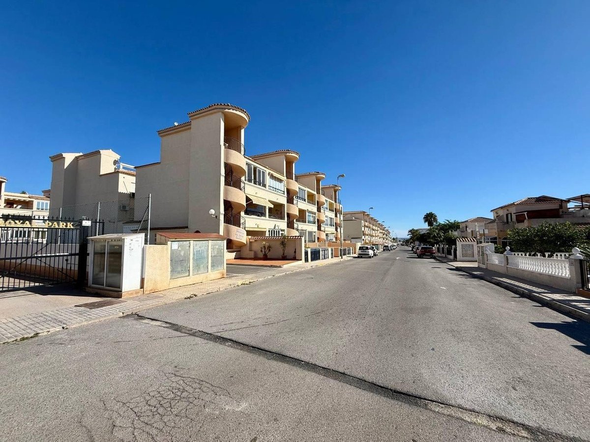 2 Bed Middle Floor Apartment in Orihuela