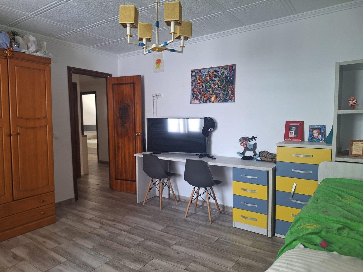 3 Bed Middle Floor Apartment in Alicante