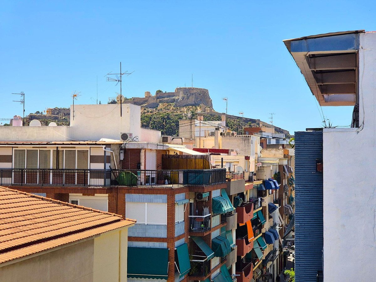 2 Bed Middle Floor Apartment in Alicante