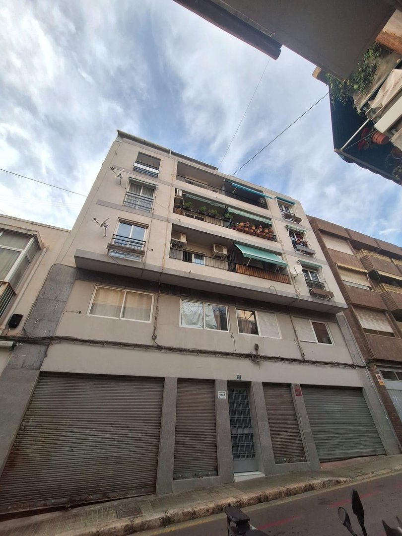 3 Bed Middle Floor Apartment in Alicante