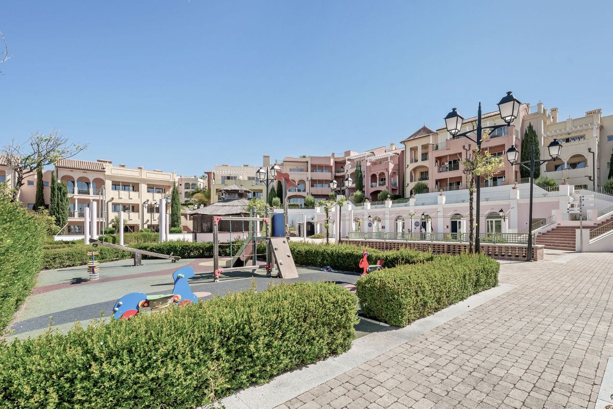 2 Bed Middle Floor Apartment in Manilva