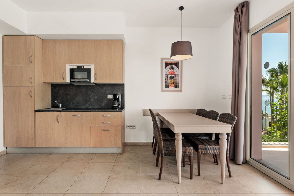 2 Bed Middle Floor Apartment in Manilva